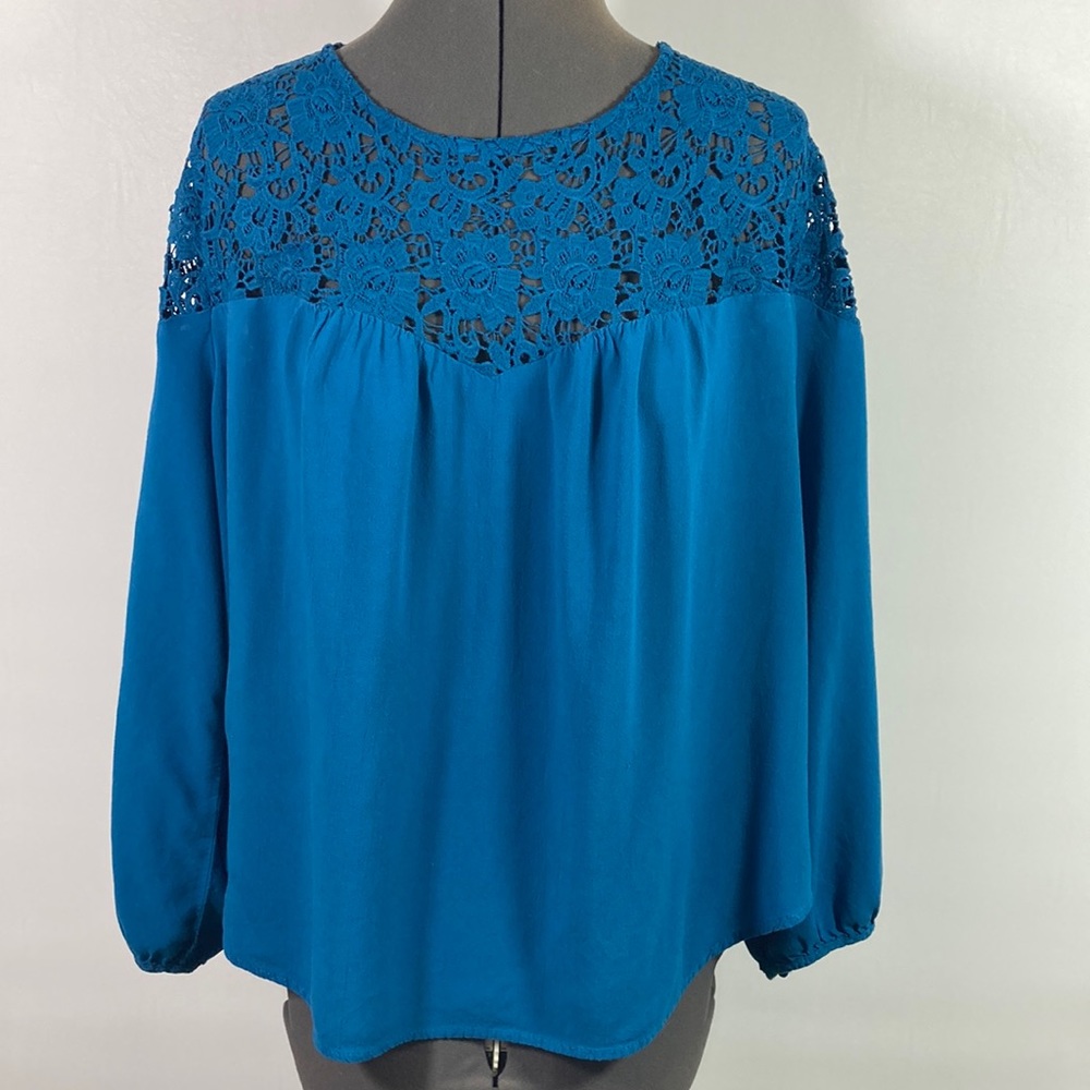 Old Navy Long Sleeve Embroided Eyelet Yolk Top Size XL